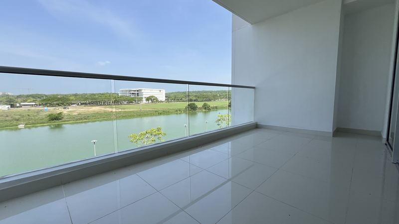 Cavana 303 — balcón con vista al lago